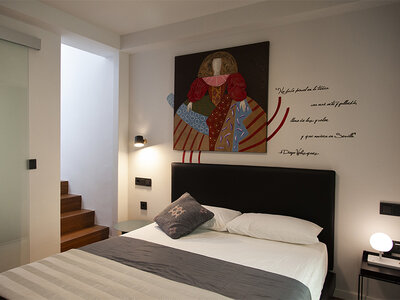 Caja La esencia de Sevilla: 1 noche en ático con piscina y terraza en el Welldone Cathedral para 2