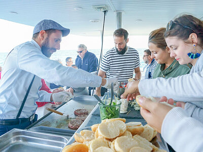 Croisière festive en catamaran pour 2 avec DJ et dîner 3 plats près de la Grande-Motte