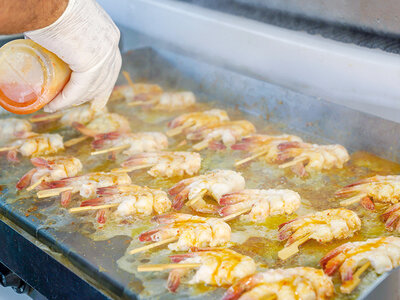 Coffret Croisière festive en catamaran pour 2 avec DJ et dîner 3 plats près de la Grande-Motte