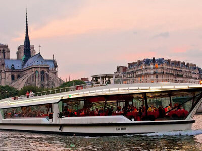 Découverte de Paris lors d’un dîner croisière Excellence sur la Seine pour 2 adultes et 2 enfants