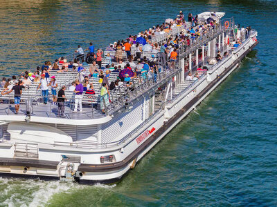 Coffret cadeau Croisière gourmande en bateau-mouche : déjeuner sur la Seine pour 2 adultes et 2 enfants