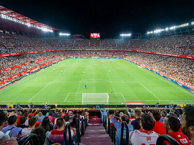 Caja ¡Pasión futbolera!: 1 entrada al Estadio Ramón Sánchez-Pizjuán y 1 experiencia gastronómica