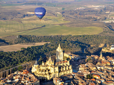 1 vuelo en globo aerostático de 1 hora por Segovia para 2 personas