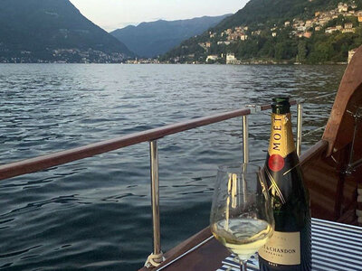 Io e te sul Lago di Como: gita privata in barca con aperitivo e cena in delizioso ristorante