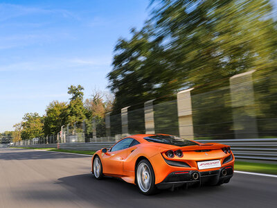 Cofanetto regalo Adrenalina da Ferrari F8 Tributo, 1 giro presso l’Autodromo del Mugello