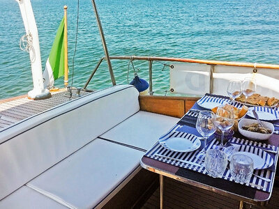 Coffret 2h en bateau sur le lac de Côme avec un apéritif à bord pour 2