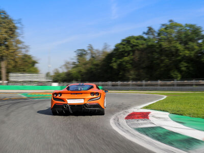 1 Runde im Ferrari F8 Tributo auf der Rennstrecke Monza