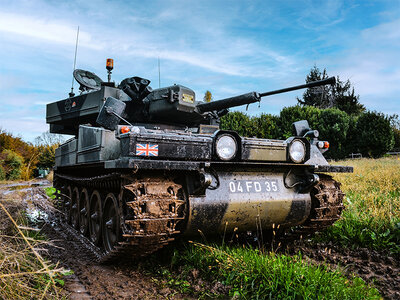 Geschenkbox Commander, wir sitzen fest! Escape Room in einem Panzer für 4 Personen