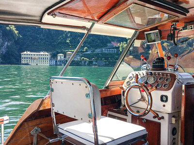 Coffret cadeau Excursion romantique en bateau sur le lac de Côme avec apéritif et souper