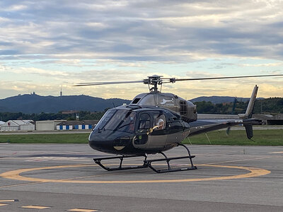 Caja ¡Montserrat Tour en helicóptero!: 1 vuelo compartido de 15-20 min para 1 persona