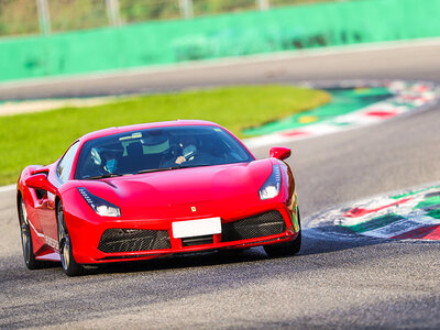 Coffret cadeau A toute vitesse au volant d'une Porsche ou d'une Ferrari sur les meilleurs circuits d'Italie