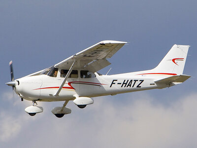 Caja Vuelo de iniciación en avioneta por el cielo de Cádiz para 2 personas