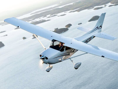 Vuelo de iniciación en avioneta por el cielo de Cádiz para 2 personas