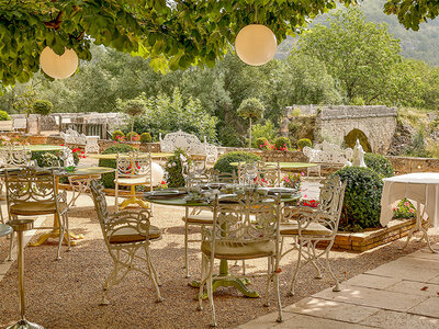 Coffret cadeau Adresses primées : repas 6 plats au restaurant Le Pont de l'Ouysse près de Rocamadour