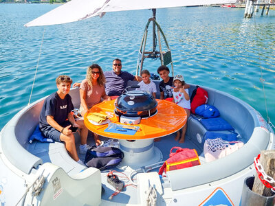 Coffret Barbecue pour 2 personnes sur le lac de Lugano sur un bateau-donut