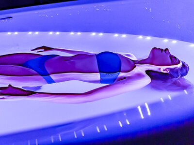 Cofanetto Relax benefico con floating therapy (1h) e sauna (30min) per 1