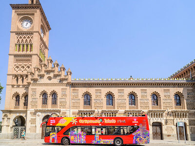 Toledo en bus con audioguía, entrada a Alcázar y plaza de toros para 1