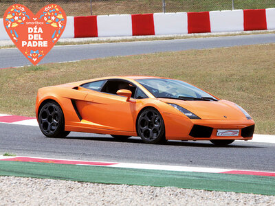 Caja regalo ¡Feliz día, papá aventurero!: conducción de Lamborghini Gallardo en carretera