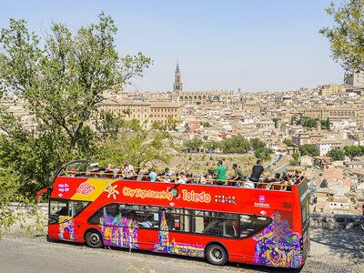 Caja Toledo en bus con audioguía, entrada a Alcázar y plaza de toros para 2 personas