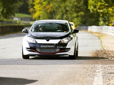 Coffret Passion pilotage : 1 demi-journée au volant d'une Mégane 3 RS Trophy sur le circuit de Magny-Cours