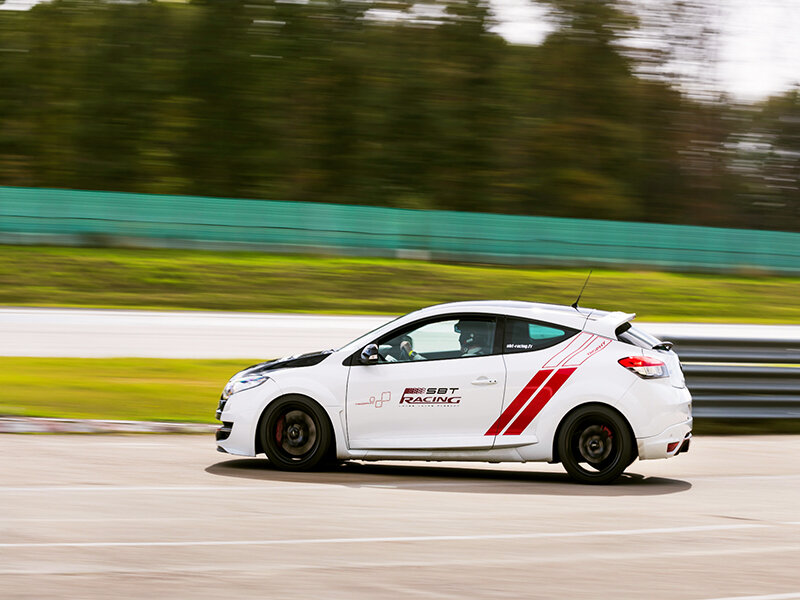 Passion pilotage : 1 demi-journée au volant d'une Mégane 3 RS Trophy sur le circuit de Magny-Cours