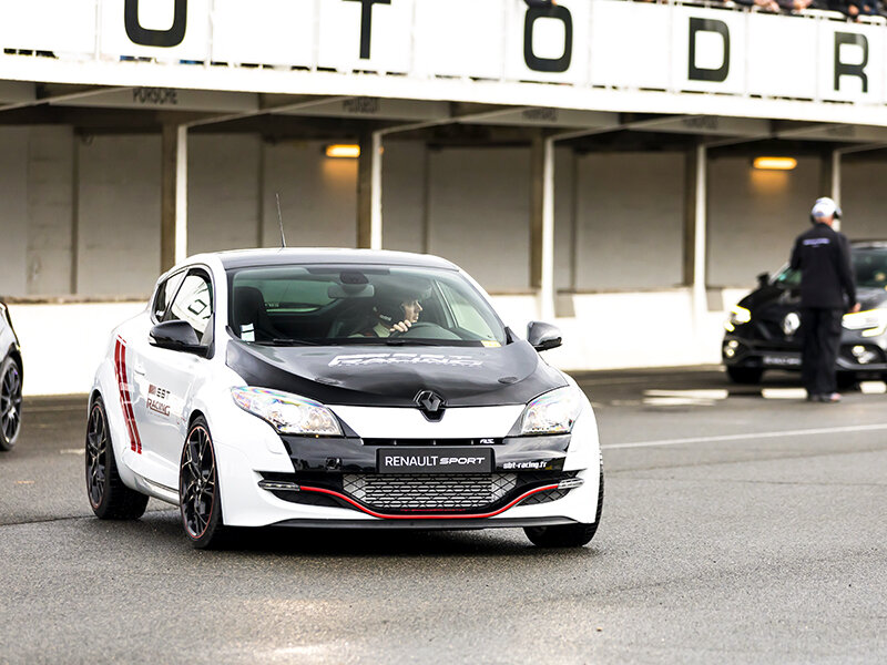 1 journée de pilotage en Mégane 3 RS Trophy sur un circuit : Dijon, Magny-Cours ou Le Mans
