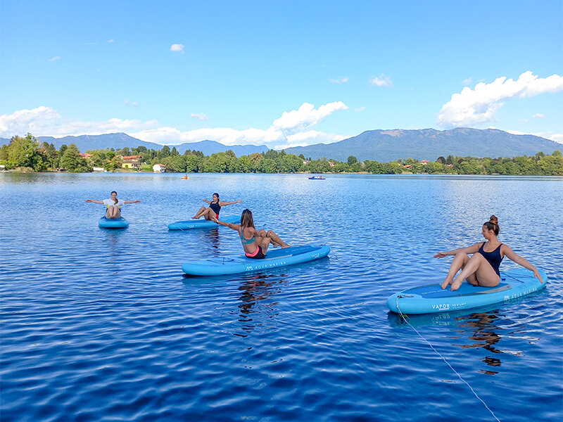 SUP Yoga e lezione di SUP per 2 amanti del Lago di Monate