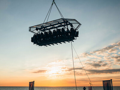 Cadeaubon Culinair diner met wijn voor 2 op grote hoogte bij Dinner in the Sky