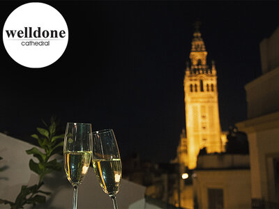 Caja regalo La esencia de Sevilla: 1 noche en ático con piscina y terraza en el Welldone Cathedral para 2