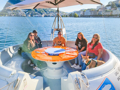 Geschenkbox 2-stündige Fahrt im Partyboot mit Raclette am Luganersee für 2