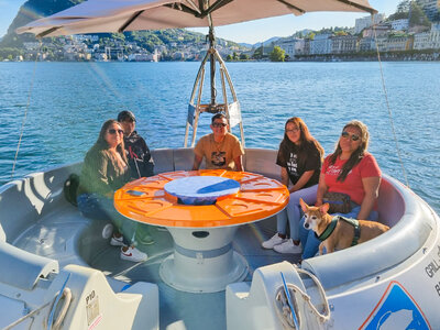 Aperitif und Getränke für 2 Personen im Partyboot am Luganersee