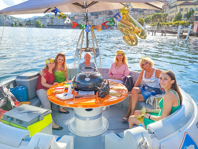 Coffret cadeau Croisière amusante sur le lac de Lugano avec karaoké, repas et boissons pour 2