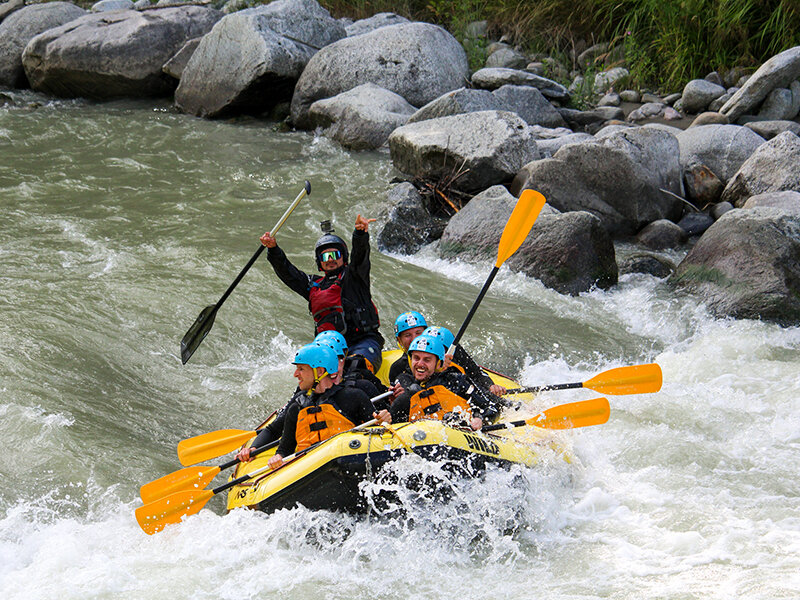 Emozioni estreme in Trentino con una discesa Rafting Power in Val di Sole per 3