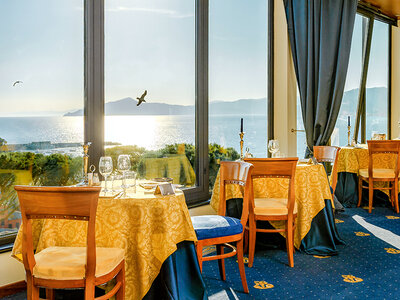 Cofanetto Pranzo con vista sulla riviera ligure: menù gourmet di 3 portate a Sestri Levante