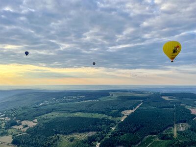 Coffret Vol en montgolfière au-dessus d'Arlon avec champagne pour 2