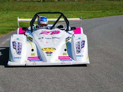 Stage de pilotage : 10 tours sur le circuit de Lohéac en Sport Proto Funyo 5