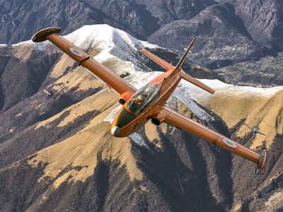 Geschenkbox Ein Tag bei Top Gun: exklusiver 30-Minuten-Flug in Italien mit dem Militärjet MB-326