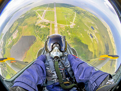 Cofanetto Volo su caccia L-39 Albatros tra le Alpi svizzere