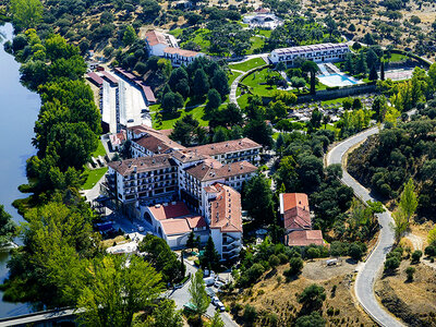 Caja regalo Hotel Balneario de Ledesma: 1 acceso al circuito spa y 1 comida o cena buffet