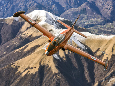 Cofanetto regalo Aermacchi MB-326: 30min di adrenalina in volo sull'Emilia-Romagna