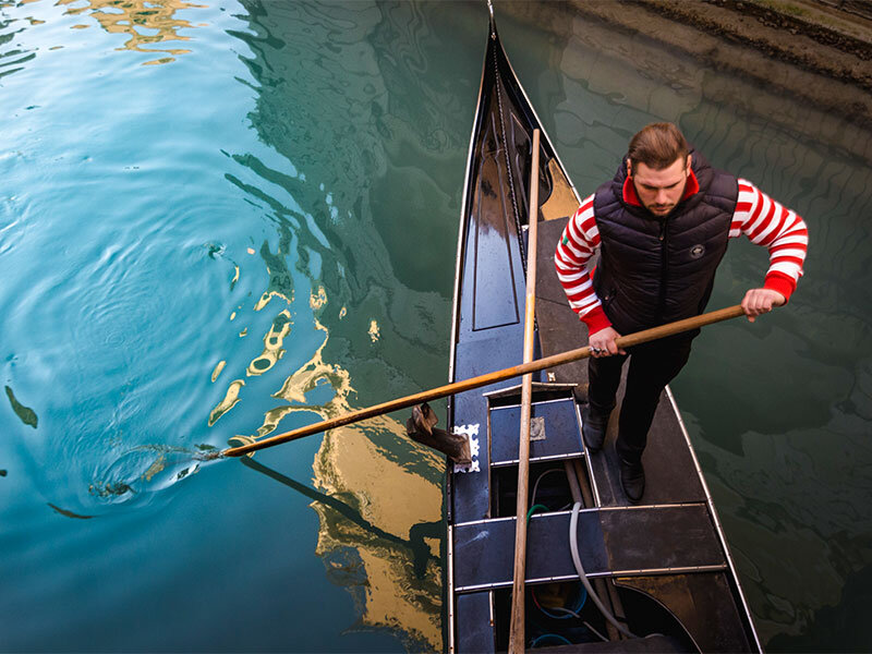 Giro in gondola a Venezia con commento dal vivo per – Smartbox