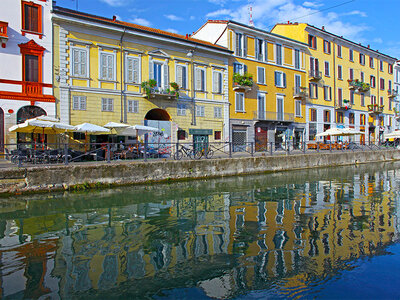 Cofanetto Tour in barca alla scoperta dei Navigli e della Darsena a Milano per 2