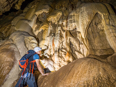 Cofanetto regalo Avventura speleologica nelle Grotte di Equi con visita alla Tecchia