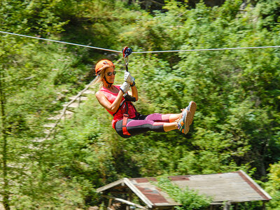 Cofanetto regalo Volo in Zipline e visita al museo e alle Grotte di Equi Geo-Archeo Park per 2