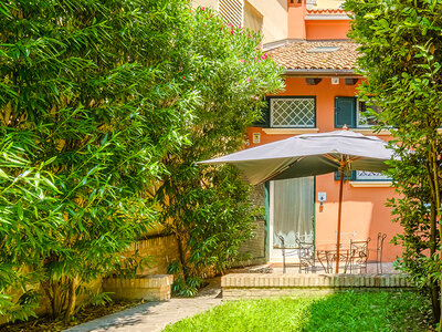 Cofanetto regalo 1 notte in centro a Bologna con giardino privato e Prosecco