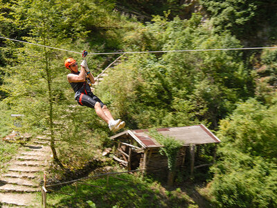 Emozioni dalla preistoria: zipline, visita alle grotte e al museo di Equi Geo-Archeo Park per 1