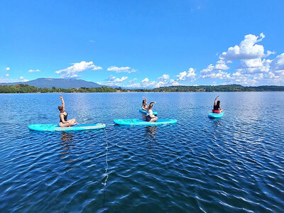 Cofanetto SUP Yoga e lezione di SUP per 2 amanti del Lago di Monate
