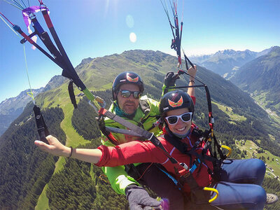 Geschenkbox Grenzenlose Freiheit bei 1 Tandem-Gleitschirmflug im Montafon