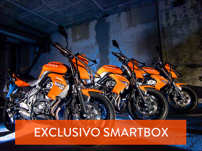 Caja regalo Carnet de moto con Autoescuela Lara: 4 prácticas, material, matrícula y tests online