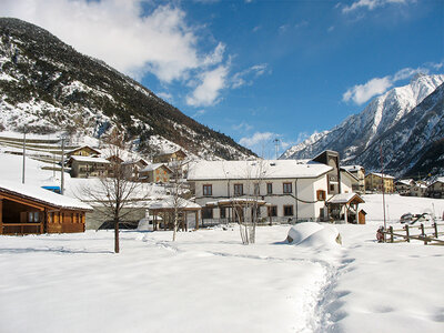 Cofanetto regalo Relax in Valpelline: 2 notti in camera Superior con accesso Spa per 2 ad Aosta